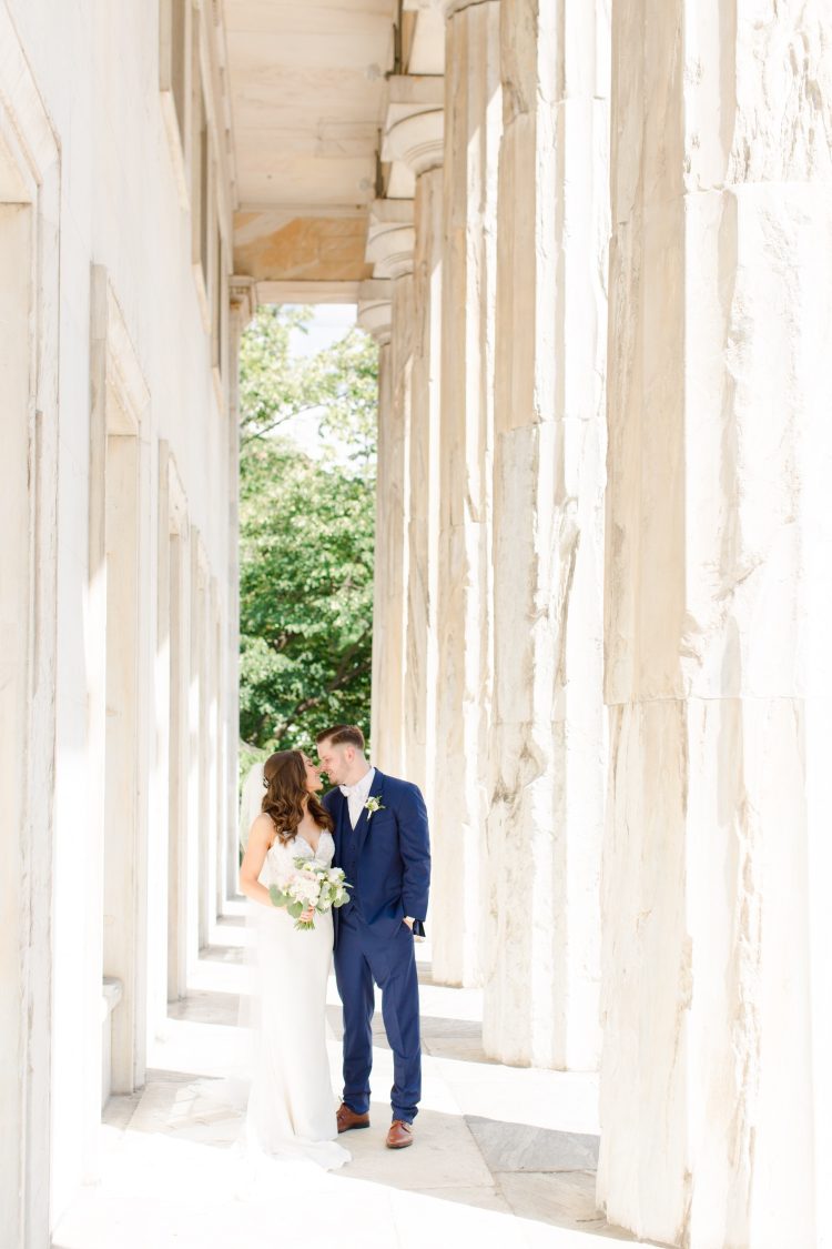Vie: A Stylish Backdrop for Your Love Story 