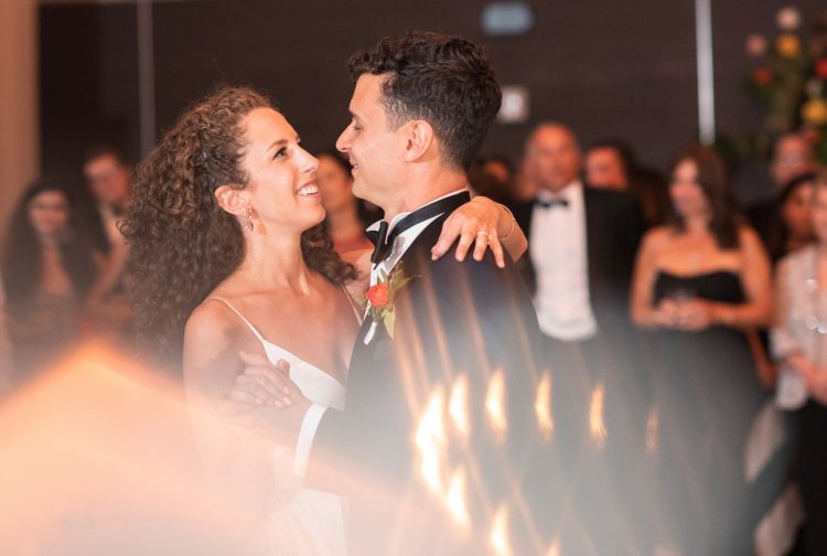 Why Remixologists Shine in Queens Weddings:
