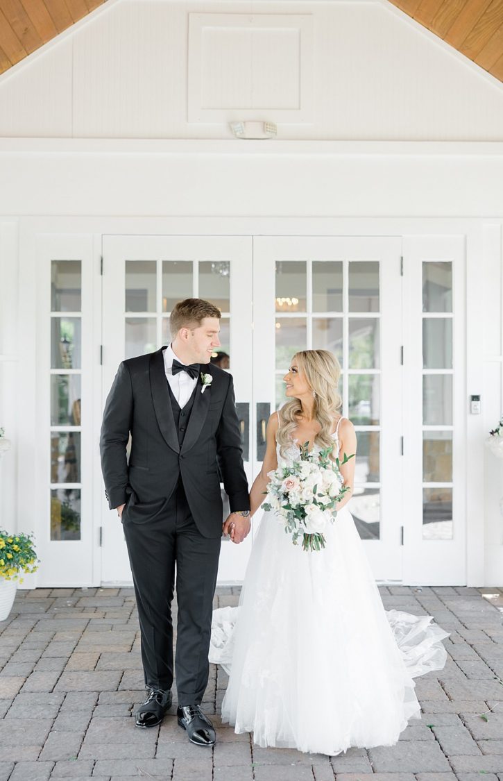   Weddings Under The Farmhouse Sky: 