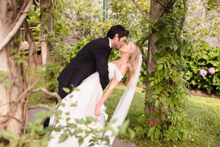  Throw the Ultimate Wedding Bash at Jedediah Hawkins Inn! 